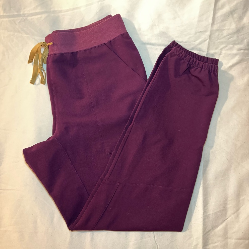 *TALL* Figs Women’s Jogger Scrub Pants in Deep Purple